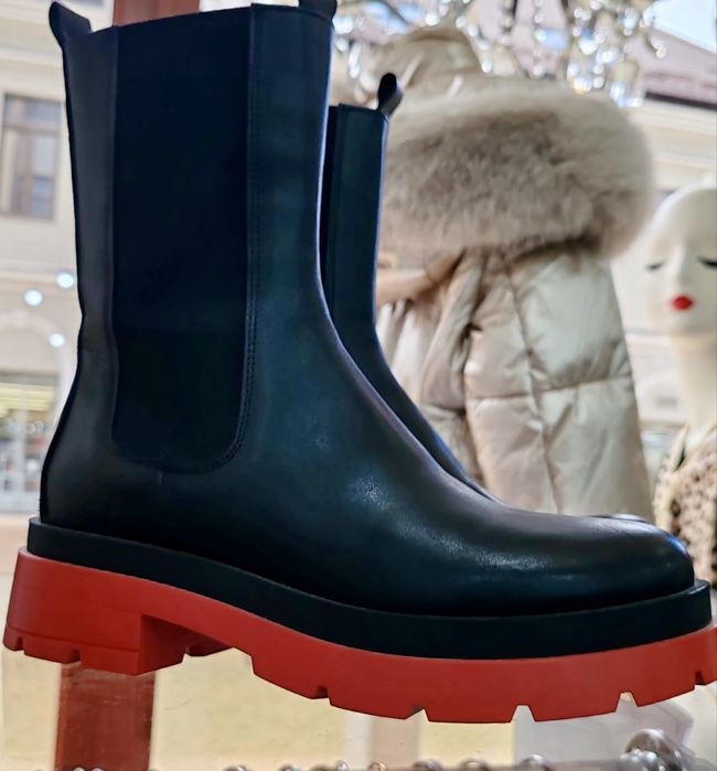 Cizme L’ESTROSA / Prada / Gucci / Dior / Versace / Burberry / Cartier