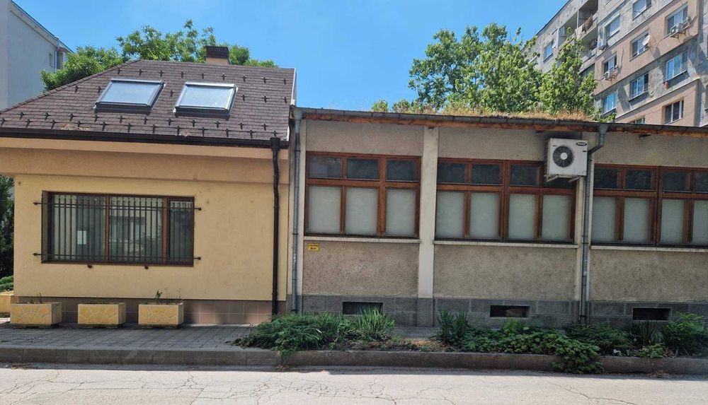 Продавам къща в гр. Пловдив, кв. Кършияка срещу Планет клуб!