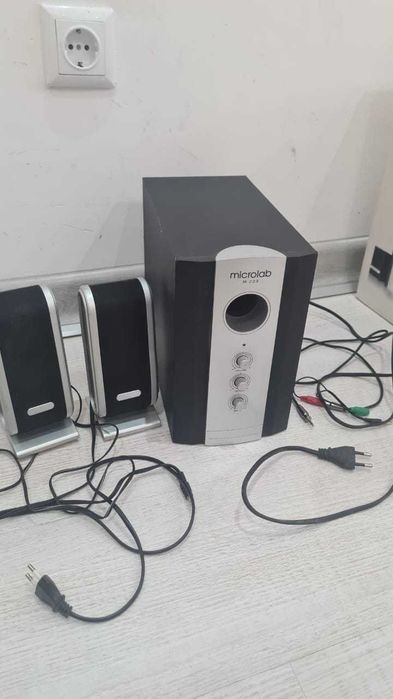 Продается сабвуфер Microlab M-223 и колонки б/у