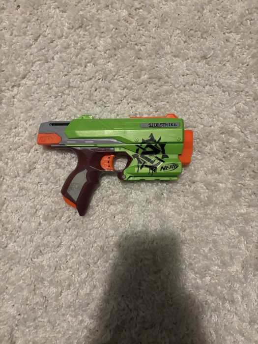 Nerf оръжия и пистолети