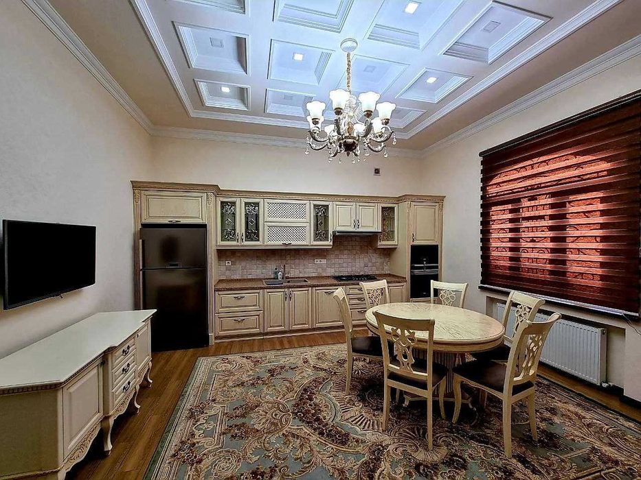 Огромный особняк с 10 сотками на Никитина