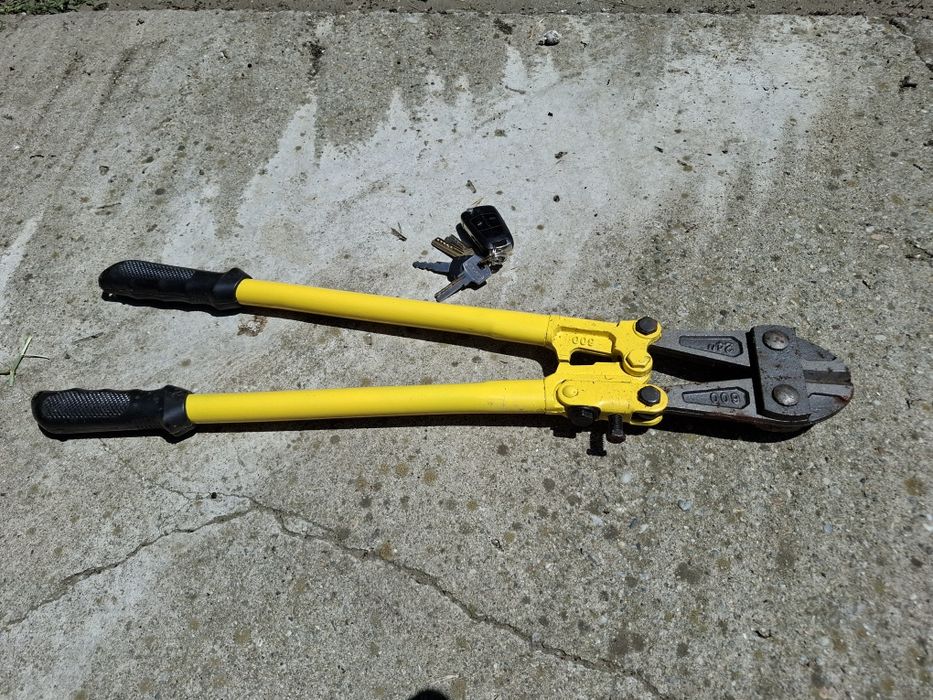 Cleste taietor fier beton