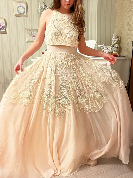 Rochie ASOS (model ASOS Edition), cu aplicații bogate de perle și fustă amplă din tull