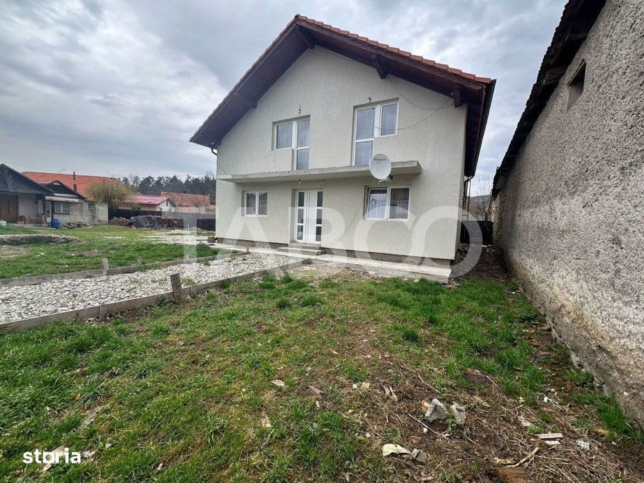 Casa 5 camere de vanzare 200 mp utili 1040 mp teren sat Persani