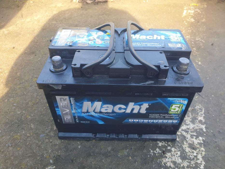 Vând acumulator auto