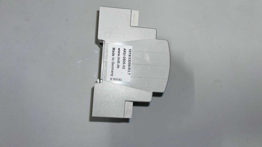 Servomotor de încălzire KNX cu 8 comutatoare