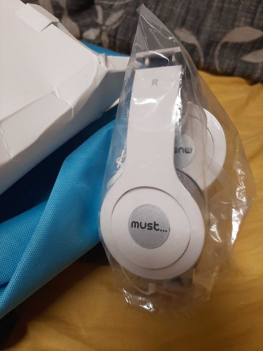 Раница със слушалки