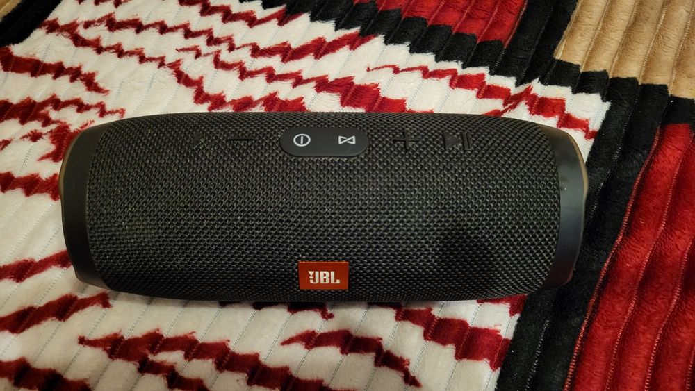 Vând boxă JBL bună