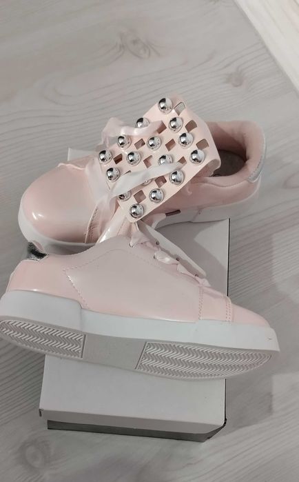 Децки обувки 33 номер нови