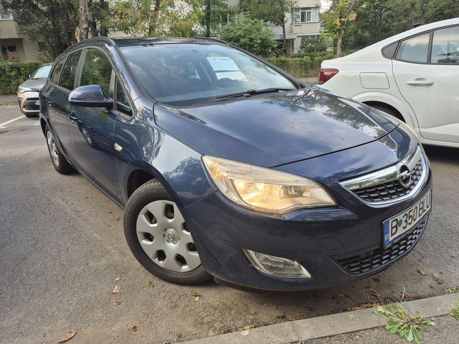 Vand Opel Astra J Break  2012 1.3 TDI -  95 CAI -  consum redus  ( nu accept schimburi )