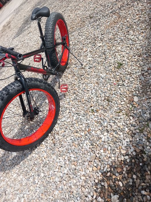 Vând fat bike culoare roșie, roti pe 26/4.0