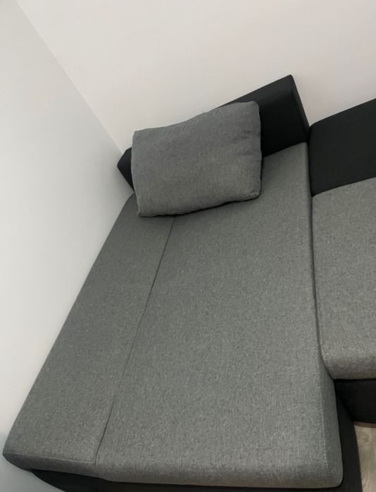 Vând colțar de stânga în stare foarte bună