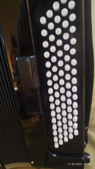 Акордеон 3/4, с мелодични Баси, b гриф