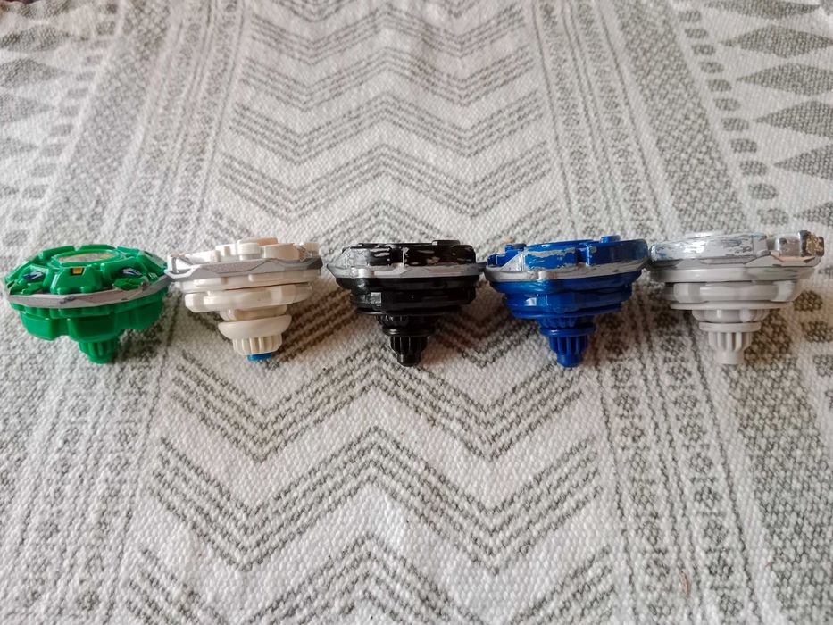 Beyblade X Takara Tomy - 5 Beyblade-uri plastic gen X-Over Project 25th Anniversary