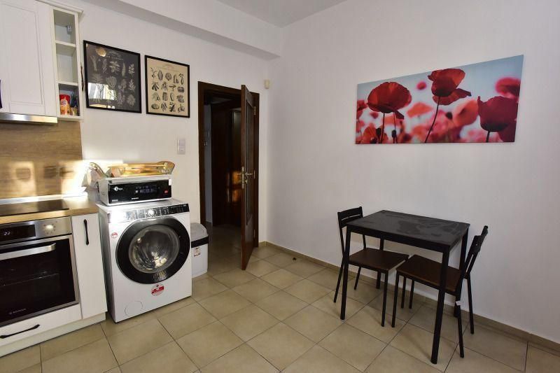 Дава се под наем Тристаен апартамент в София, Център - 80 кв.м за 957.27 € - Снимка #4