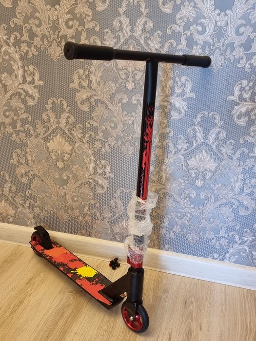 Продам самокат 7500