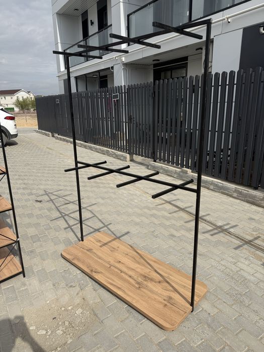 Стеллаж и полка для одежды