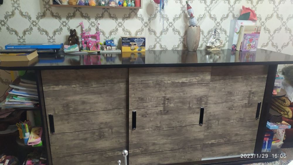 Шкаф не высокий новый