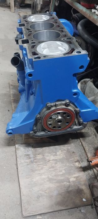 Двигатель ваз после кап ремонта.