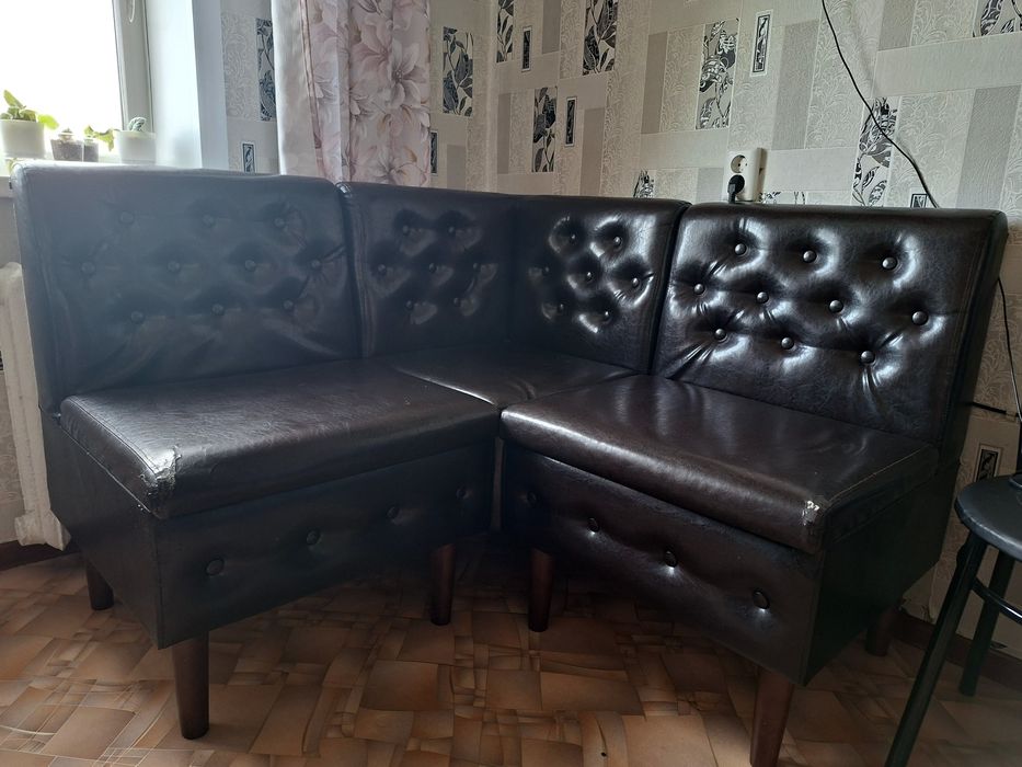 Угловой диван на кухню