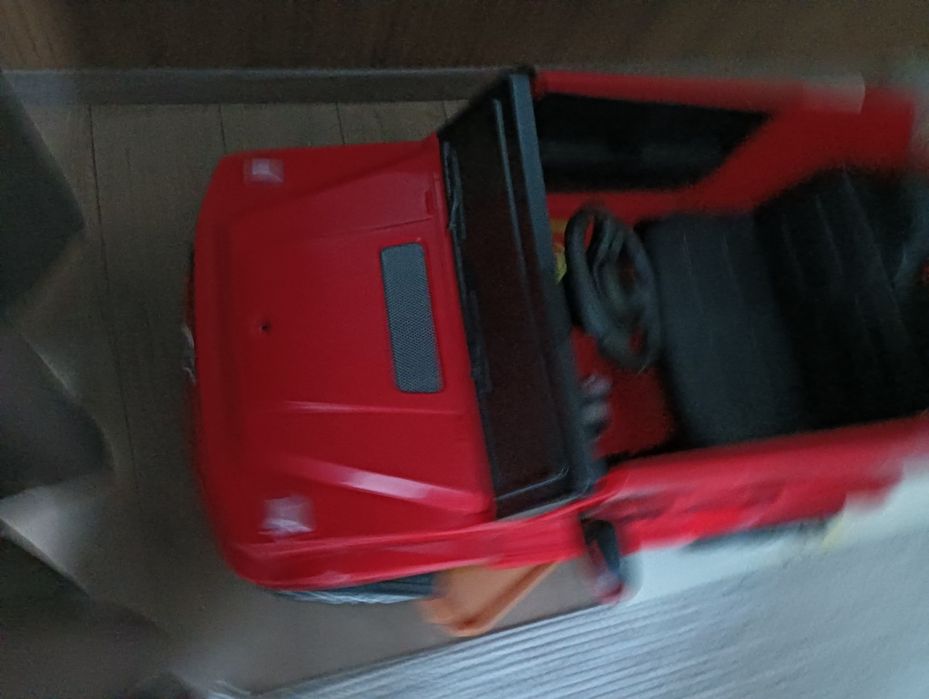 Детский электромобиль в отличном состоянии