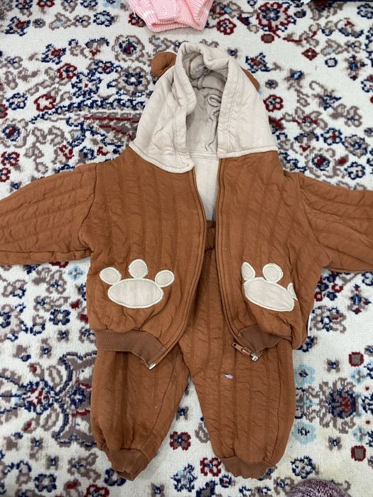 Қыздарға киімдер бар