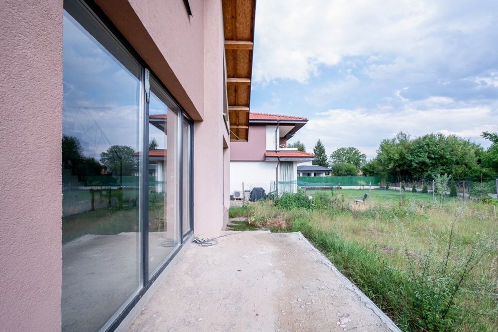 Продавам къща 160 кв. с. Житен  София