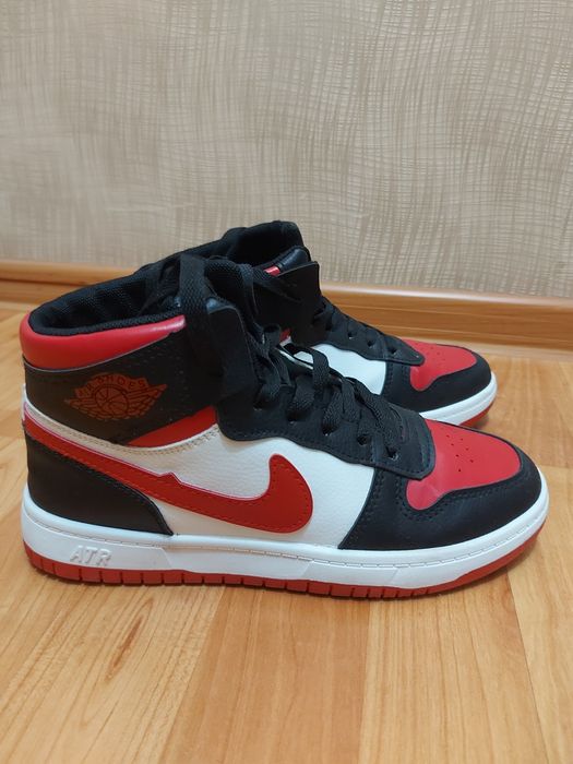 Продам кроссовки