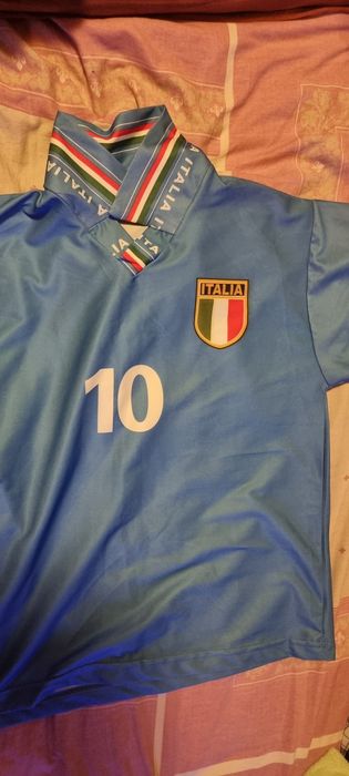 Vând 3 tricouri echipa de fotbal a Italiei, Schurle și a FC Barcelona