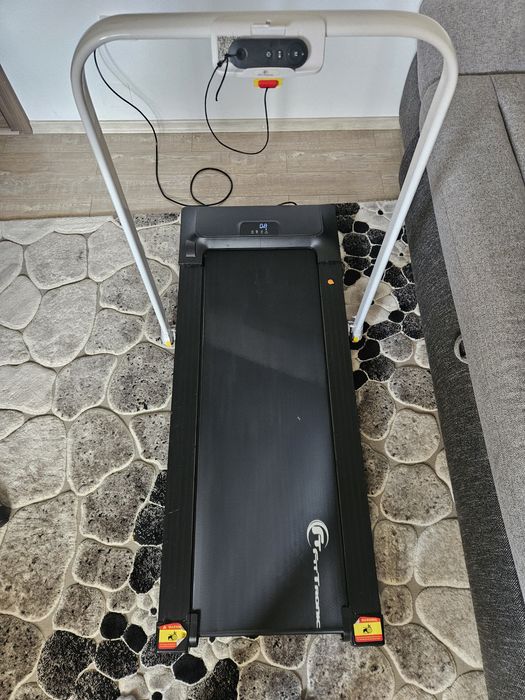 Vând banda de alergat FitTronic Delta 1100