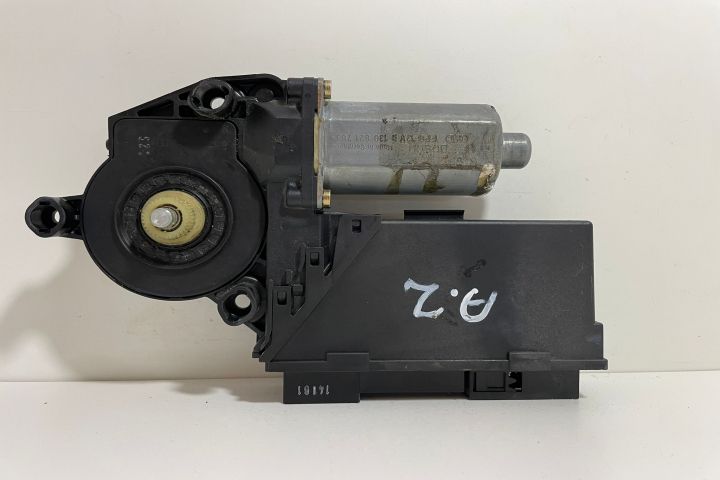 Motoras macara geam dreapta fata + modul Bosch 8Z1959802/0130821765 A