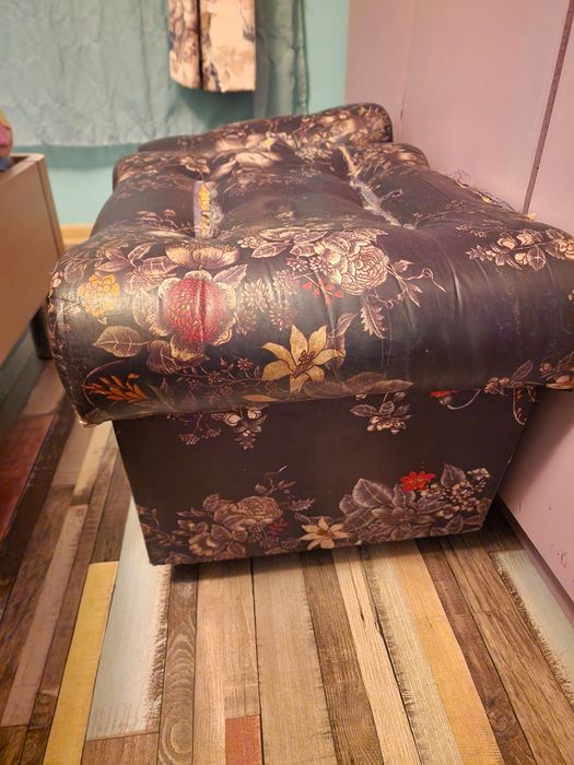 Подарявам фотьойл и табуретки