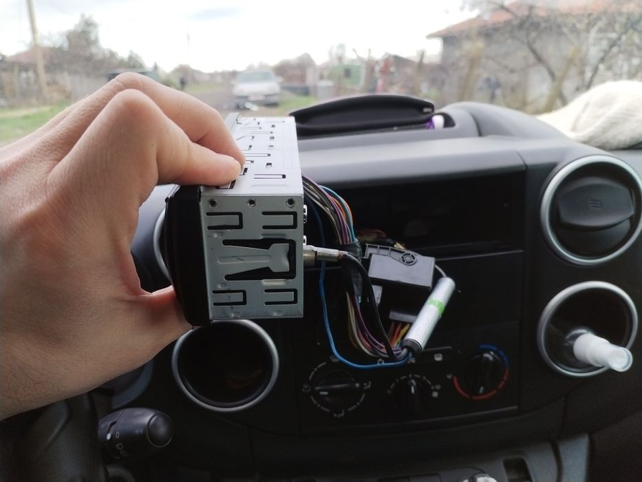 Радио за кола с блутут