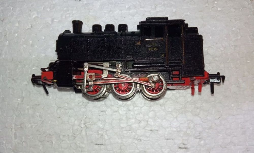 Locomotiva fleischmann BR80 scara H0, 1:87

Tracțiune integrală pe toa