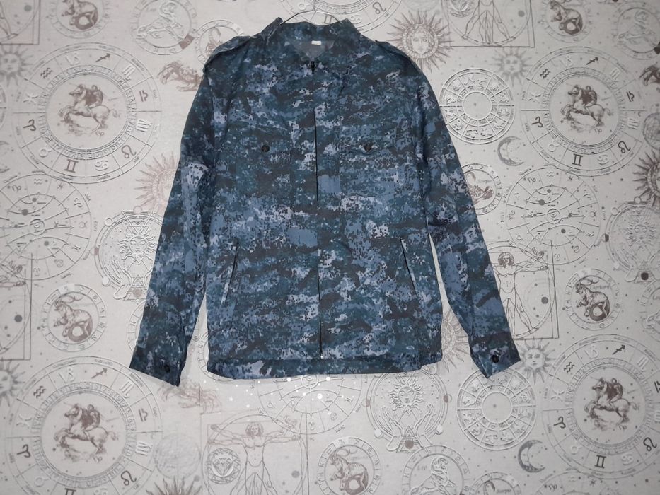 2 комплекта военной одежды