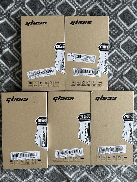 Vând set 3 folii de sticlă iPhone 13, 13 Pro, 14, 14  Pro