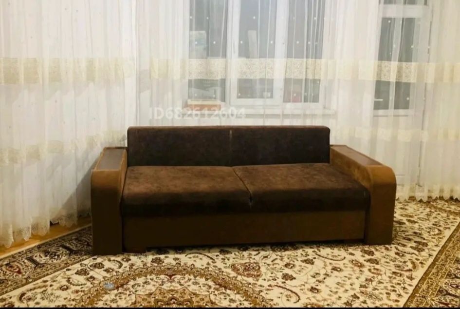 Срочно продается диван и ковры 5 шт