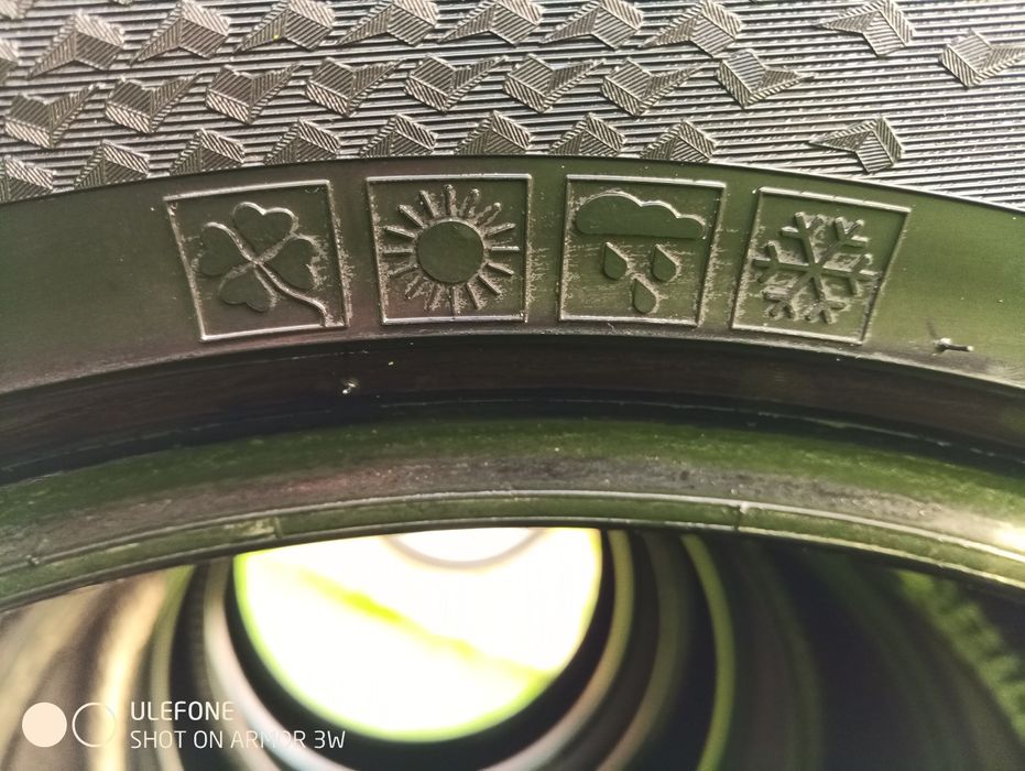 Продавам сезонни гуми Vredestein,дот16/22 Добро състояние,6,32 ММ.