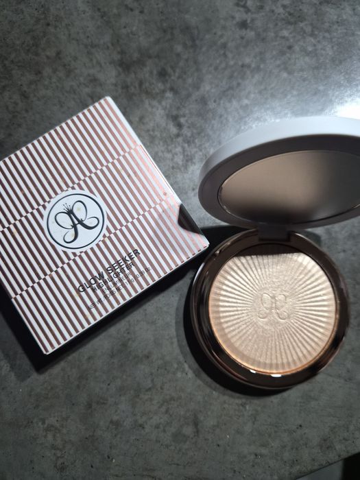 Anastasia Beverly Hills Glow Seeker Highlighter