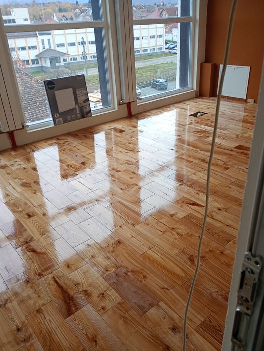 Raschetare Reconditionare Chituire  slefuire Lacuire parchet  lemn masiv/Fara Praf