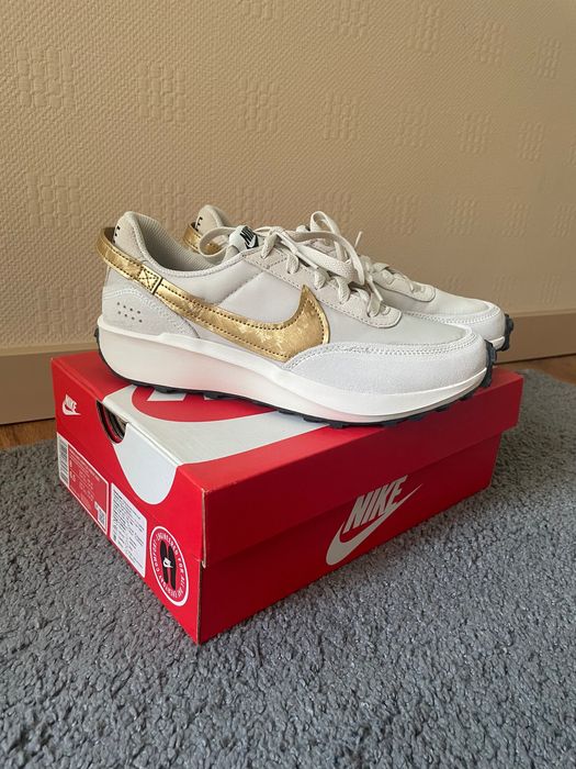 обувки nike waffle debut