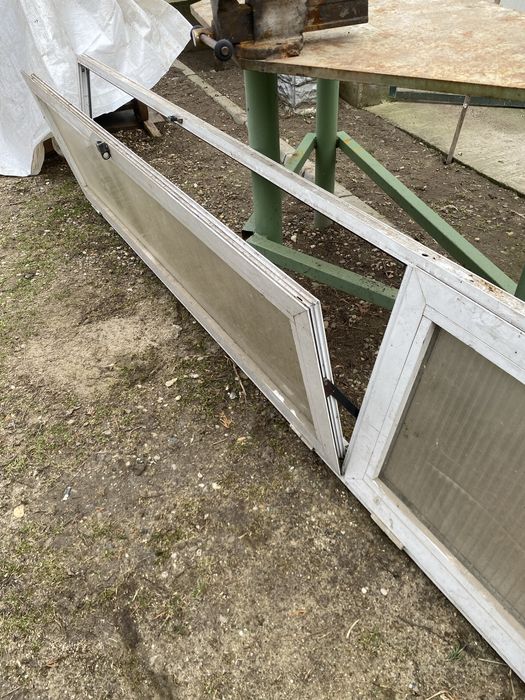 3 BUCAȚI  Geamuri pentru hala  370cmx60cm