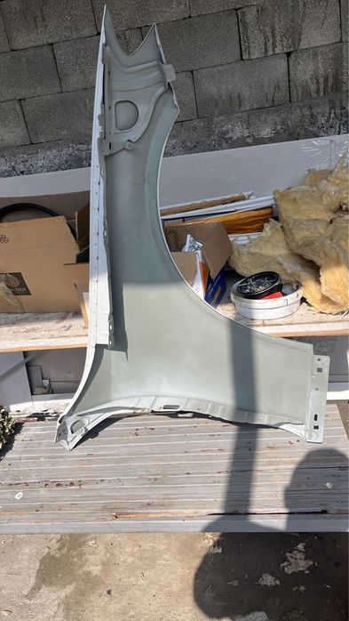 Mercedes e200  крыло левый