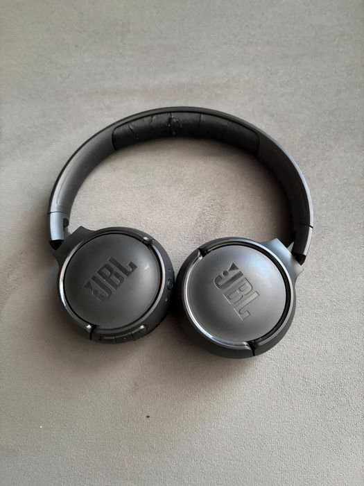Vând căști JBL Tune 500BT, funcționează perfect.