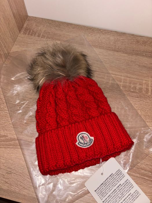 Fes Moncler pompon