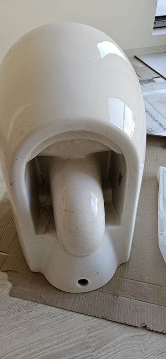 Тоалетна чиния RIMLESS