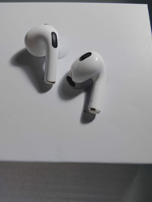 AirPods 3 поколения