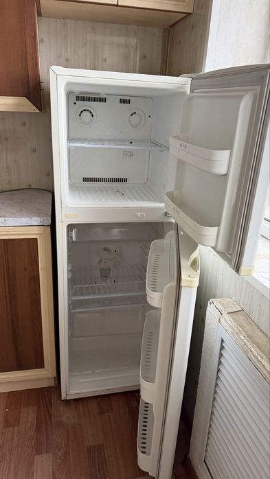 Холодильник lg диван срочно