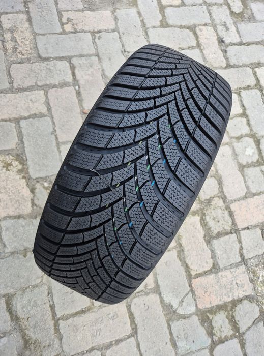 O bucată 225/45 R18 M+S iarnă - una Semperit Bridgestone Continental