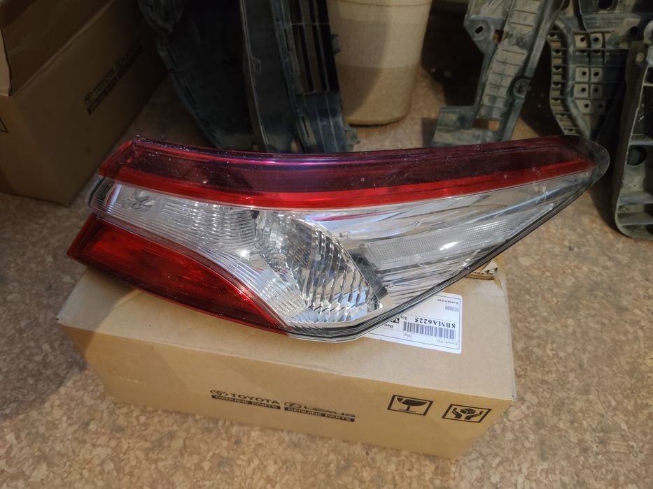 Задний фонарь крыльевой правый на Тойота Камри 70/75. Koito 33-238.